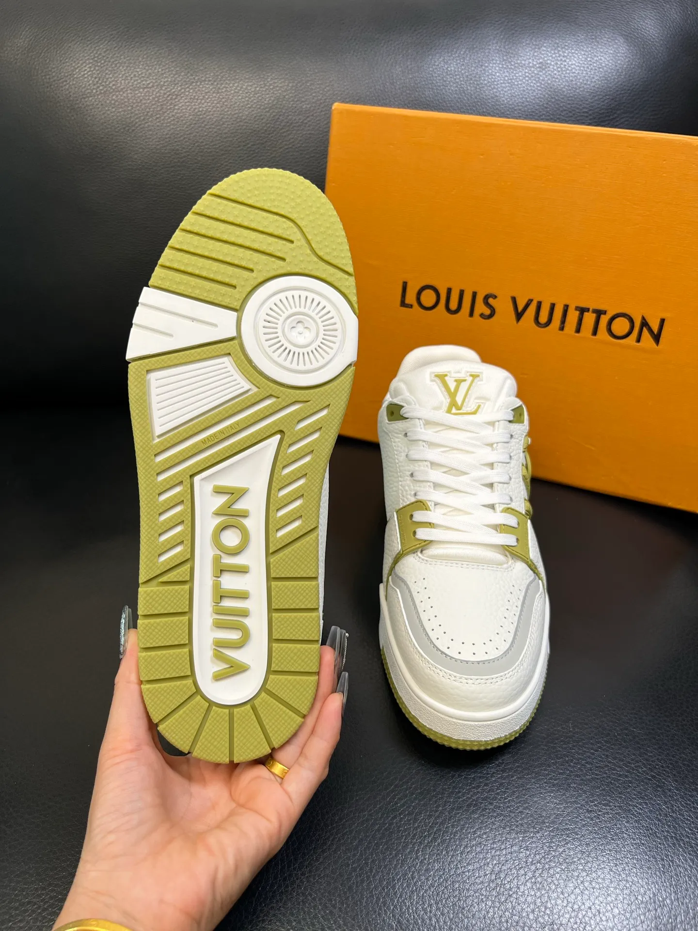 Men's shoes 💰900 Lv top purchasing agent Louis Vuitton, sports sneakers counter synchronization, uppers imported from Italy, high-quality splicing colorful complex crafts, imported mesh pads are soft and comfortable, soles: original soles specially provided by the original factory, T men's shoes 💰U exclusive movable molded soles super comfortable, original factory and single goods, high quality, welcome to compare, code number 39-44 (customized 38 45)